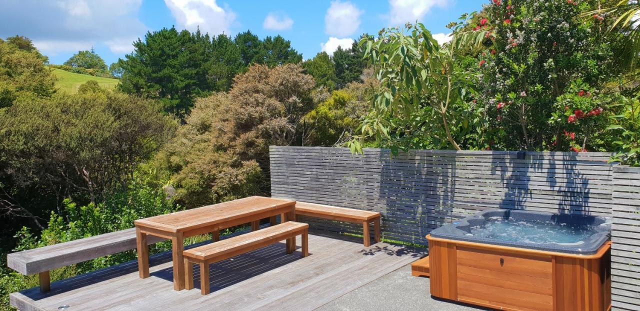 Karaka Sanctuary With Spa Pool By Waiheke Unlimited Oneroa Bagian luar foto
