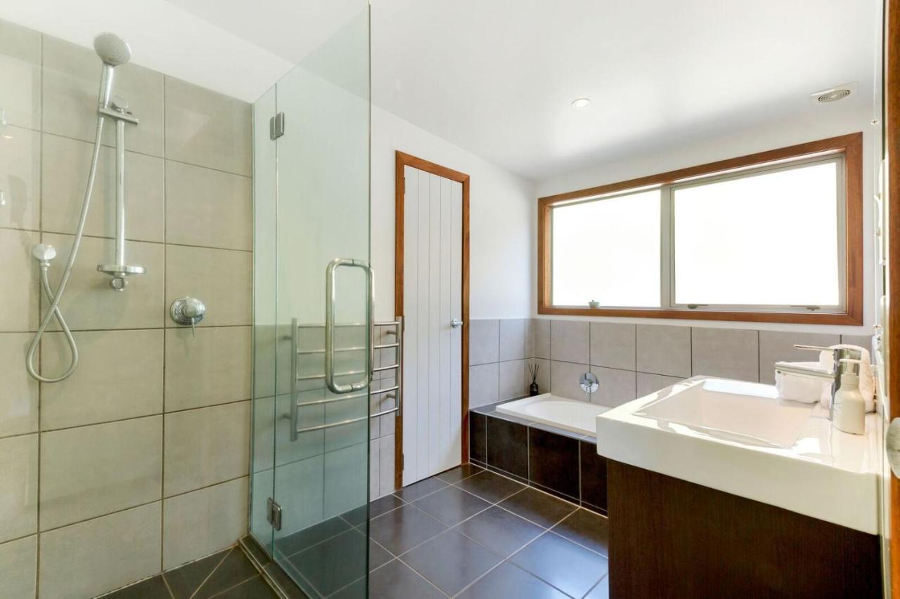 Karaka Sanctuary With Spa Pool By Waiheke Unlimited Oneroa Ruang foto
